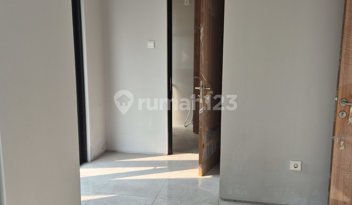 Rmh Bagus, Pojok - cluster Z Living, dekat Danau, 4+1kt, kavling dengan tanah samping - Grand Wisata 2