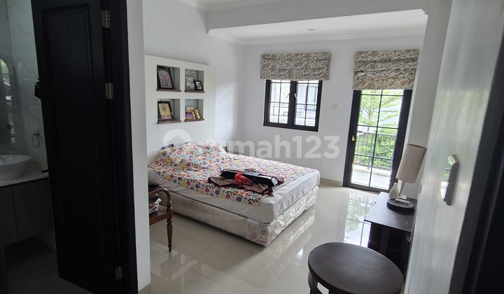 Corner House 2 Floors, Fully Renovated, Land Area, Building 432, in Bougenvil Cluster, Kemang Pratama 3, Bekasi 2