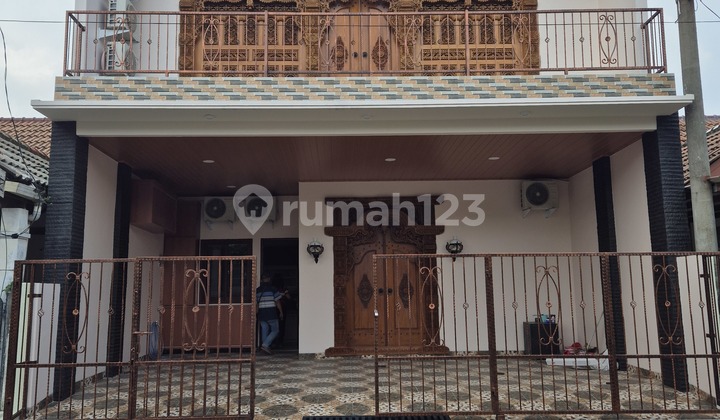 Beautiful 3-story house, furnished, fully renovated in 2025, 5 bedrooms 1 kitchen, certificate of ownership, ready to occupy @ Kemang Pratama 2 Bekasi