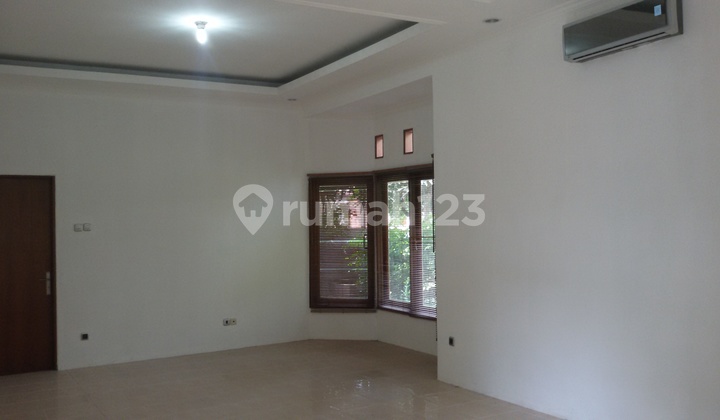 Hook House, Plot 281, 4 bedrooms, 2 bathrooms, Garden Kitchen, Strategic Location at Jl Pratama 11, Kemang Pratama 1, Bekasi. 2