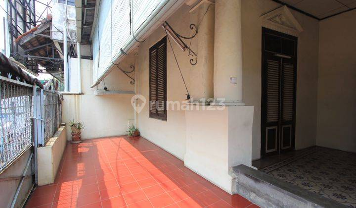 Rumah Tua Hitung Tanah  di Jl pinangsia timur, Pinangsia 2