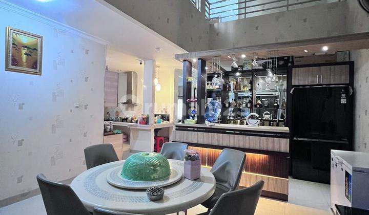 For sale: 2.5-story house in Bella Vista Garden Cemara Complex, Pemda, Pekanbaru.