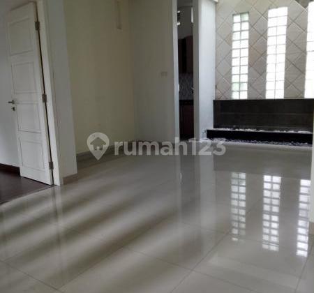 Disewakan Rumah 2 lantai 4 kamar tidur komplek Mega Asri jl. s parman pekanabru 2