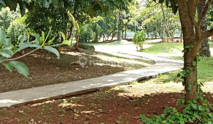 Kavling huk sekeliling taman super luas di Puspita Loka, dekat Al Azhar BSD City 6