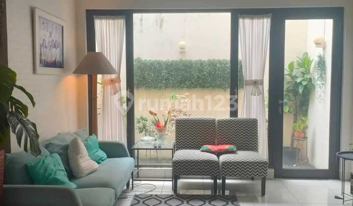 De Latinos House BSD Comfortable Ready to Occupy Near Toll Road Rarely Available