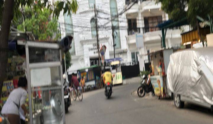 Rumah Tua. Lokasi Tepat Buat Usaha.   Dekat R Sakit Husada 1