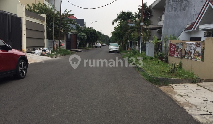 Rumah Lingkungan Tenang Row Jalan 3 Mobil