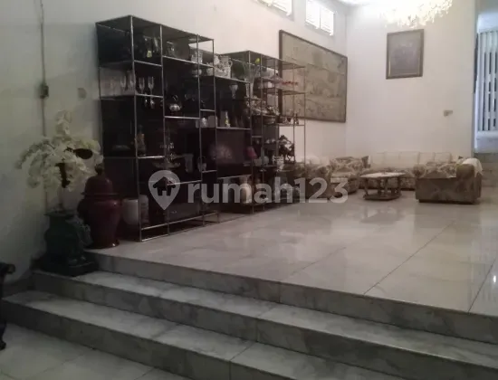 Rumah Jl Wijaya  Lokasi Bagus Komersil Area Kebayoran Baru Jakarta Selatan