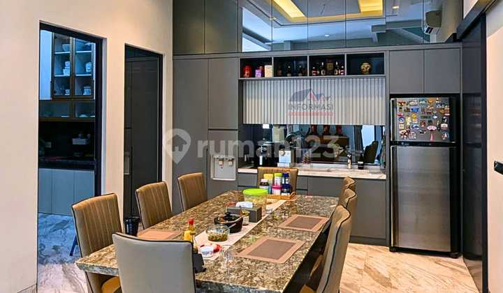 Nice Minimalist House Ready to Live In Comfortable Location 2