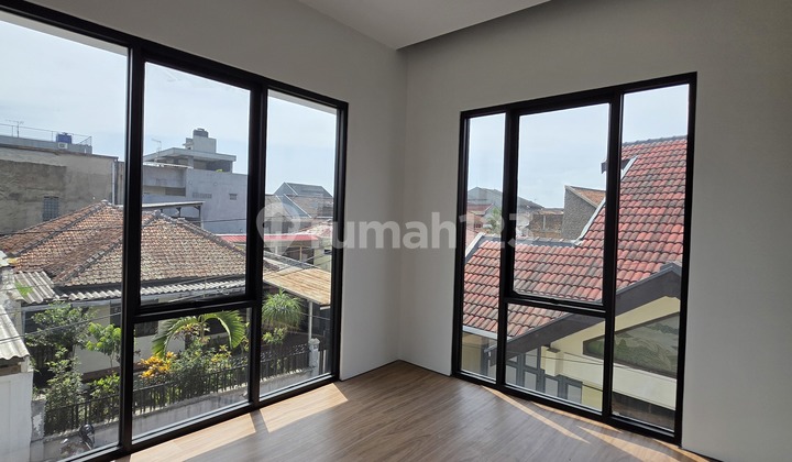 Rumah Modern Yg Asri Di Pusat Kota