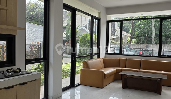 Rumah Asri Lokasi Hoek Pusat Kota Dg Lingkungan.asri