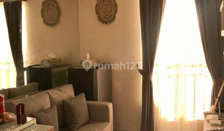 DIJUAL CEPAT - APARTEMENT FULL FURNISHED SIAP HUNI SERTA AKSES MUDAH KE PINTU TOLL DAN LRT 1