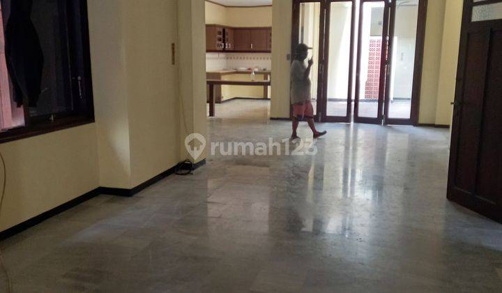 DIJUAL RUMAH TENANG di MENTENG 1