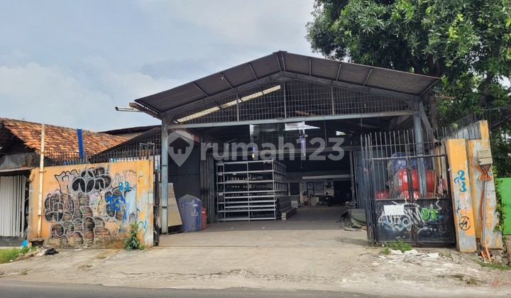 Ruko Pinggir Jalan Raya Cocok untuk Tempat Usaha Lokasi Kedoya Raya Utara Jakarta Barat