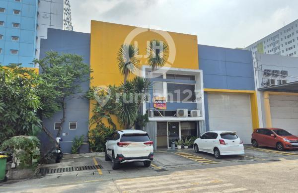 Warehouse + 2-Story Office Building in Bizpark, Penggilingan, East Jakarta Warehouse + 2-Story Office Building in Bizpark, Penggilingan, East Jakarta