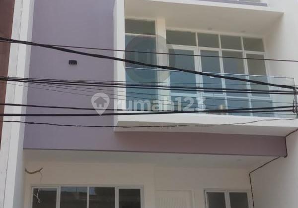 Dijual Rumah Minimalis di Hibrida Lima Kelapa Gading Jakarta Utara 1