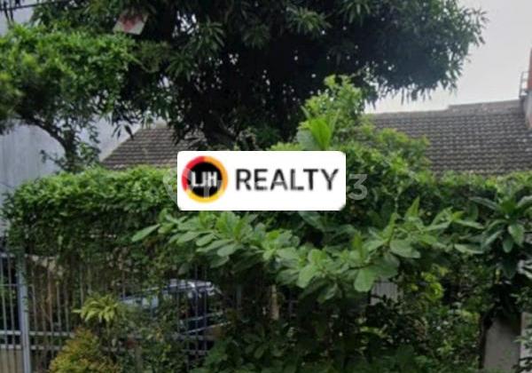 House on Paseban Raya Street, Senen, Central Jakarta - Strategic Location 2