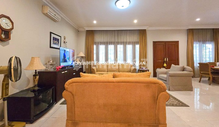 Luxury House on Jl RS Fatmawati Raya, Suitable for Business 2