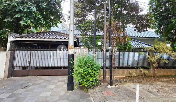 Dijual Rumah Strategis Kebayoran Baru, Jl. Lamandau Raya