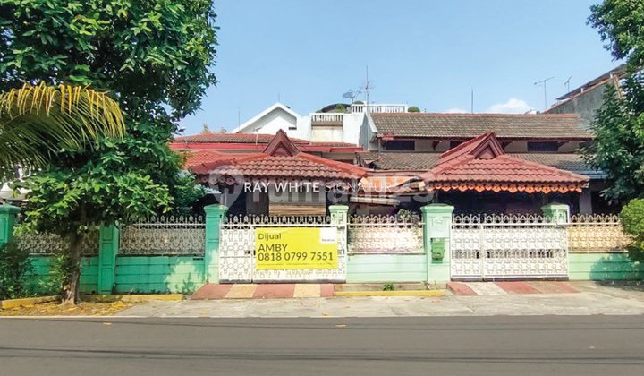 Old House Hook Position Quiet Location on East Cempaka Putih VII Street