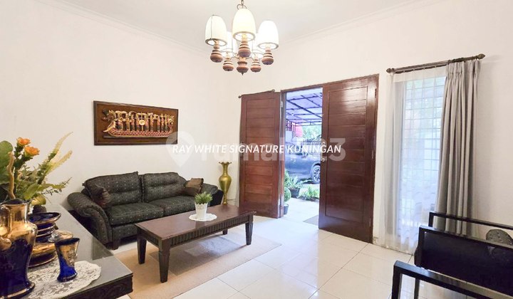 Dijual Rumah Siap Huni Posisi Hoek di Jl. Pacuan Kuda Pulomas 2