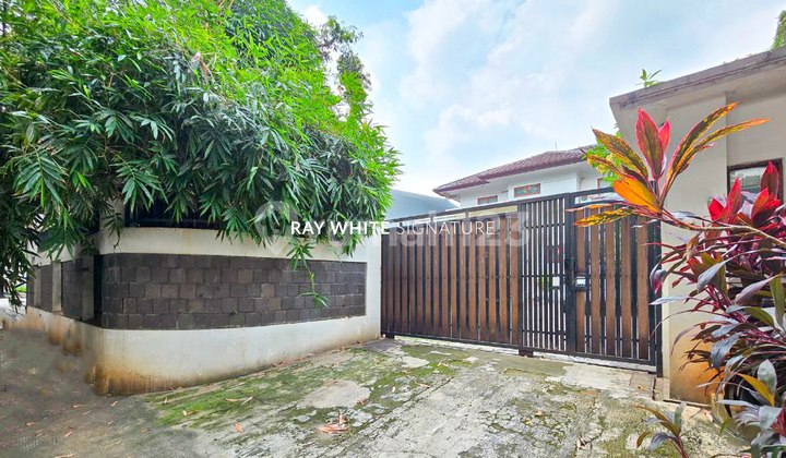 Dijual Rumah Strategis Jl. Pangeran Antasari, bisa usaha