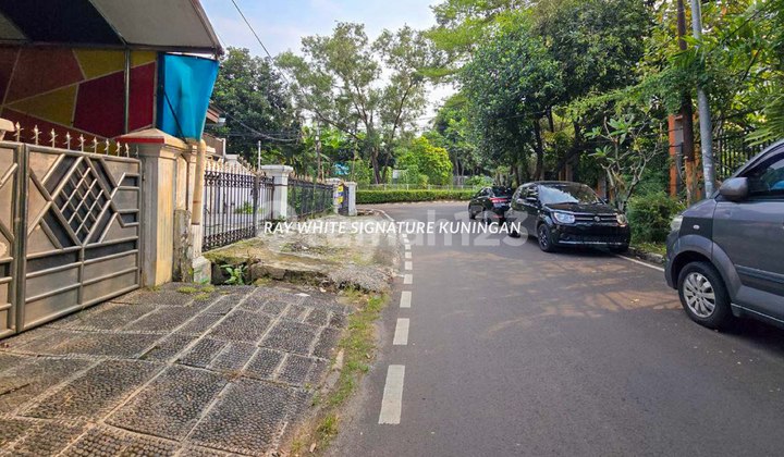 Old Livable House on Jl Pam Baru I Pejompongan 2