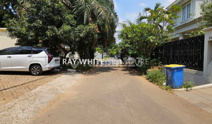 For Sale Strategic & Quiet House, Jl. Dukuh Patra V 2