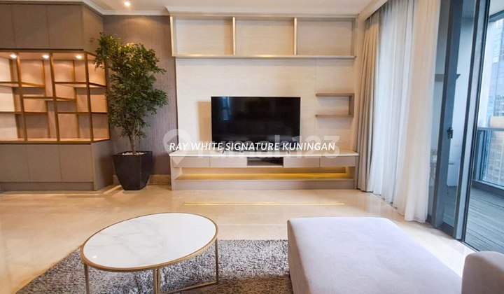 Luxurious Apartment for Rent at Apartemen District 8 High Floor