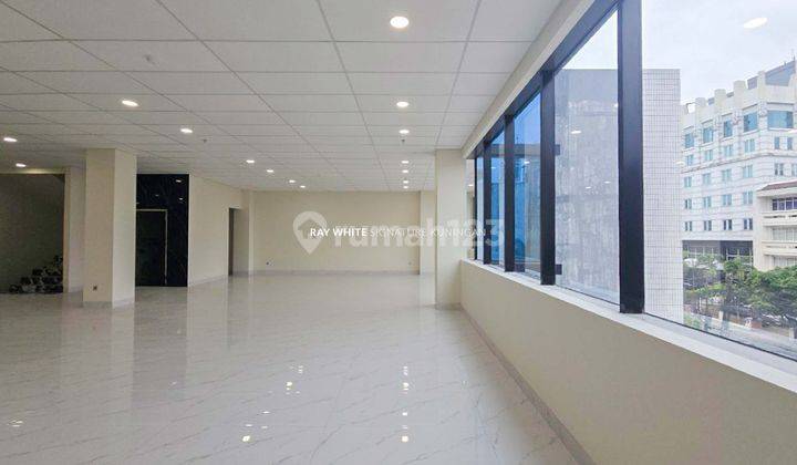 Gedung Perkantoran 5 Lantai di Jl Johar Menteng 2