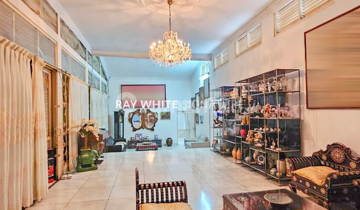 Dijual Rumah Lama Area Komersil di Jl Wijaya 1 Kebayoran Baru