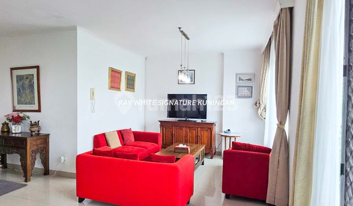 Apartment for sale in an Exclusive Tower at Apartemen Hampton's Park