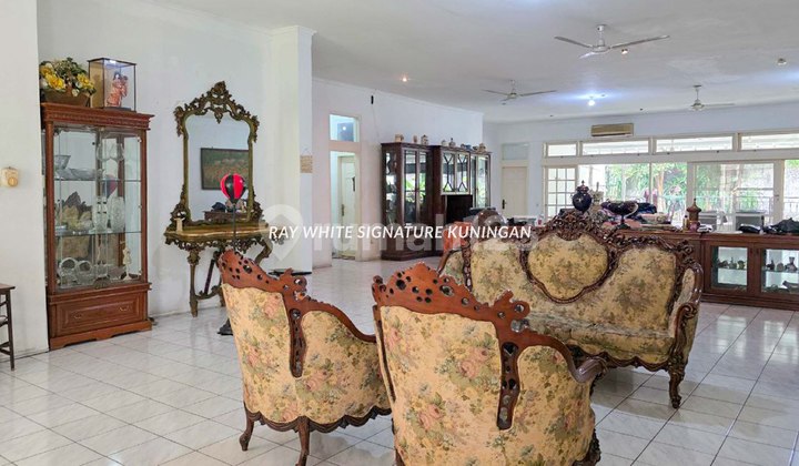 Old House with Land in Kemang Can Be Turned into a Town House 2