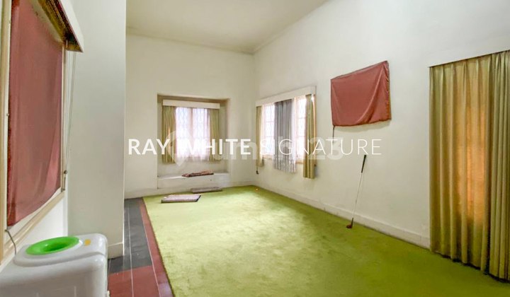 Rumah Zona Komersial Hitung Tanah di Jalan Proklamasi Menteng