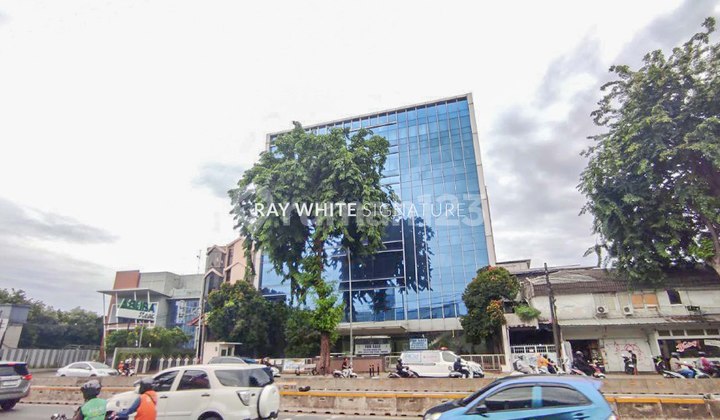Gedung Kantor 8 Lantai di daerah Buncit Raya