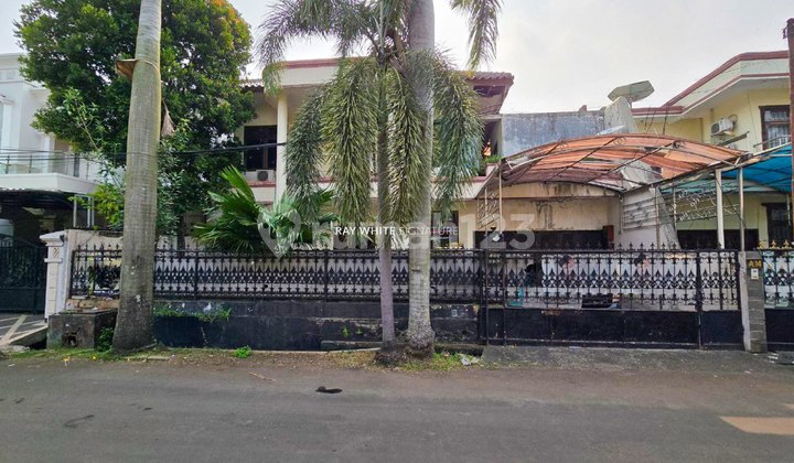 Rumah 2 Lantai Siap Huni di Komplek Permata Hijau
