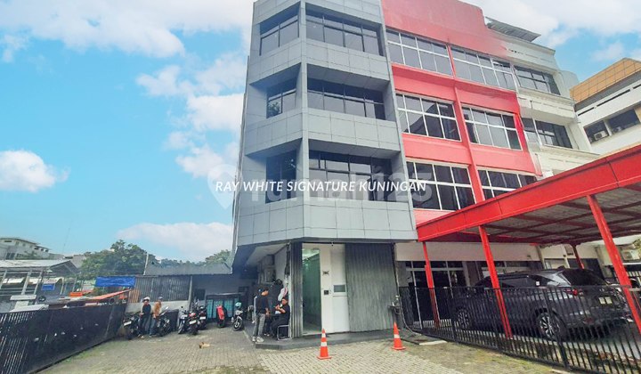 4-Story Connected Ruko on Jl Tanah Abang III, Suitable for Business