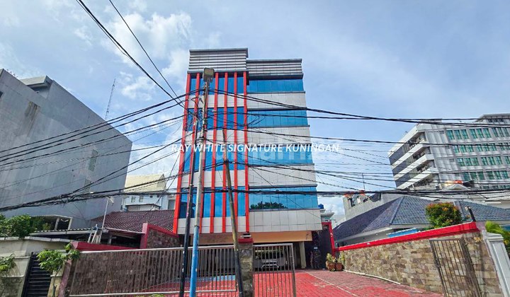 Gedung Komersial di Kawasan Cikini, Menteng