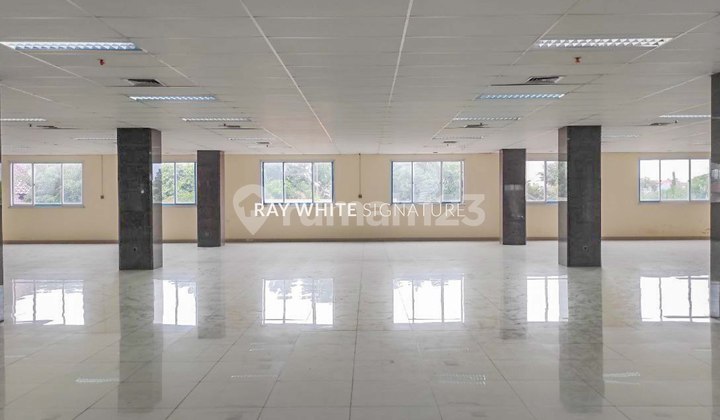 Gedung Kantor 8 Lantai di daerah Buncit Raya