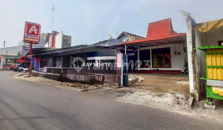 Old House Suitable for Business on Jl Damai, North Cipete