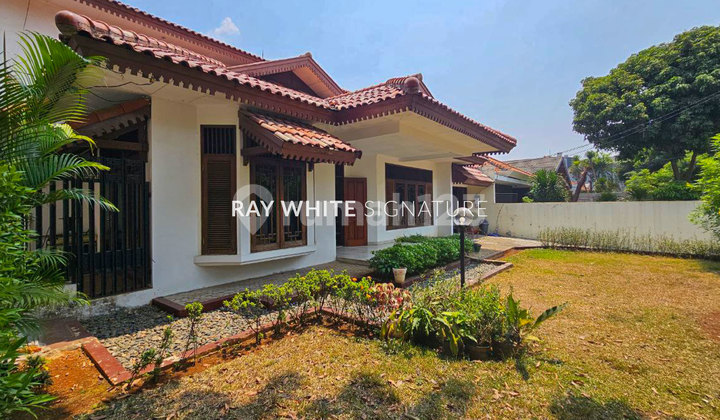 Dijual Rumah Kebayoran Baru, Strategis, Kotak, di Jl. Lamandau IV