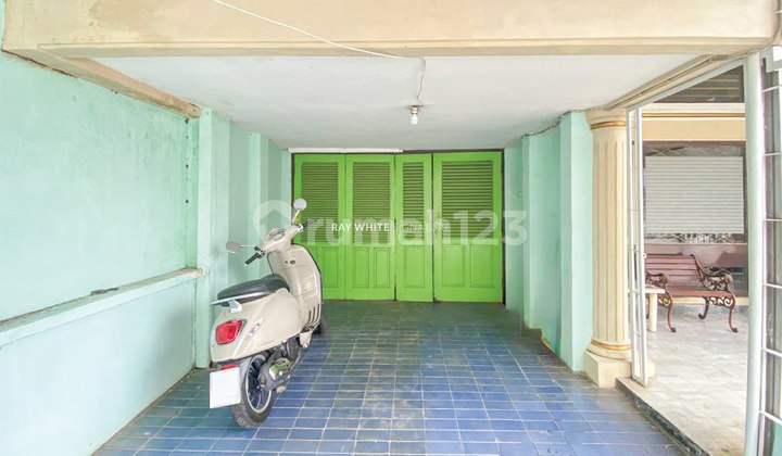 Decent House on Jl Cempaka Putih Tengah XIII