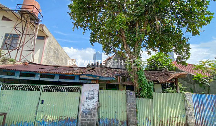 For Sale: Strategic and Attractive Priced House in Kebayoran Baru, Kebalen Street