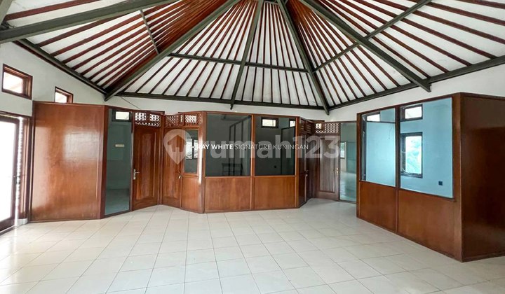 Rent a 3-Story Prime Location House on Jl Kemang 1 2