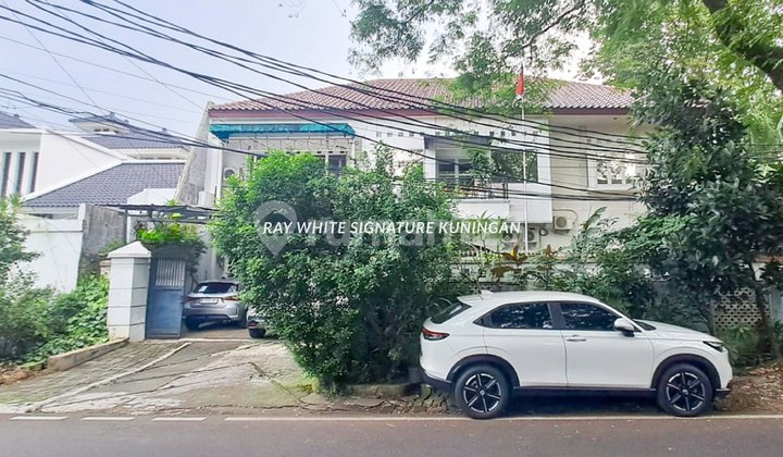 House with Hook Position on Jl. Panglima Polim, Suitable for Business House with Hook Position on Jl. Panglima Polim, Suitable for Business