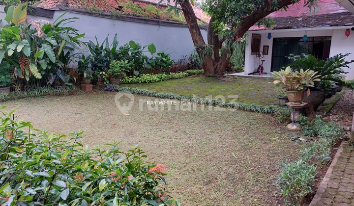 Old House Fit for Living on Jl Kertosono Menteng 2