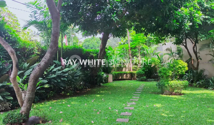 Rumah Mewah di Jl Anggur Barat 2 Cluster Anggur