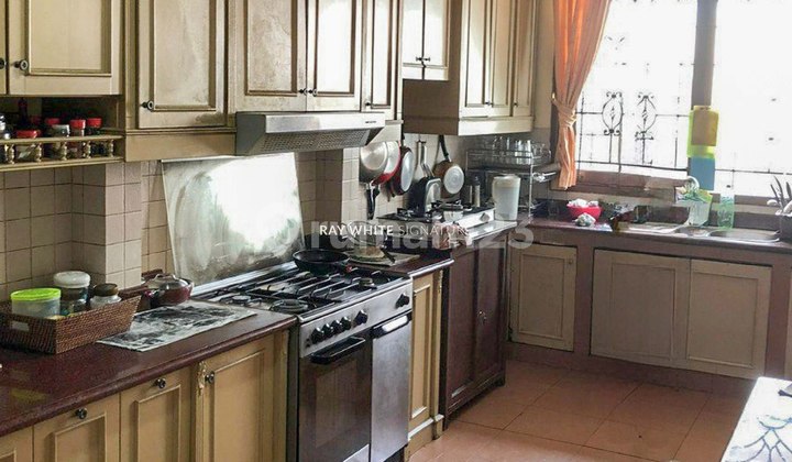 Well-Maintained Old House Ready to Move In on Jl Cipete V 2