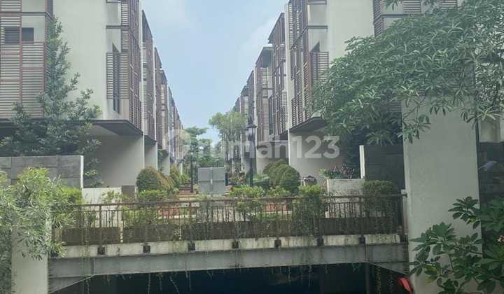 tampak depan rumah murah cluster whelford green