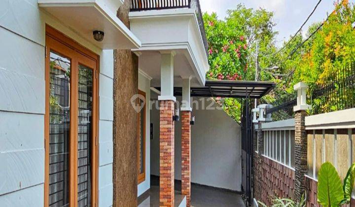 Rumah Elegan Di Depan Taman Kondisi Bagus Di Pondok Indah 2